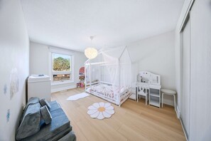4 Schlafzimmer, Schreibtisch, Bügeleisen/Bügelbrett, kostenloses WLAN