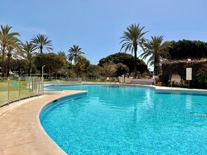 Piscina externa sazonal