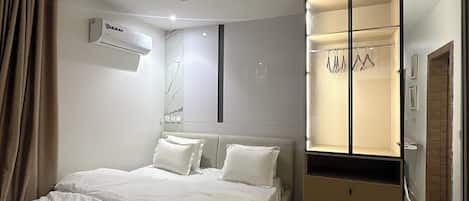 Junior Room, Balcony, City View | Desk, laptop workspace, blackout curtains, soundproofing