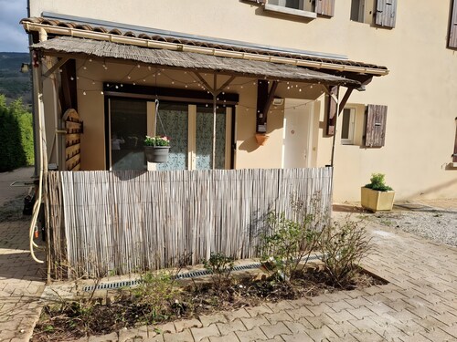 Gîte « Le Devant De La Chaux » avec piscine partagée, terrasse privée et Wi-Fi