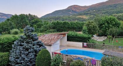 Gßte « Le Devant De La Chaux » avec piscine partagée, terrasse privée et Wi-Fi
