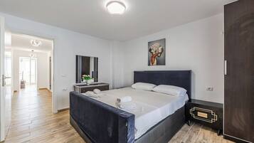Iron/ironing board, WiFi, bed sheets