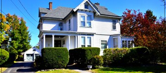 Spacious 4-bedroom house in quaint Plainfield with AC And WiFi