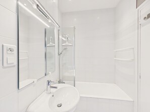 Shower - Charming house with garden for 8 (Plobannalec-Lesconil)