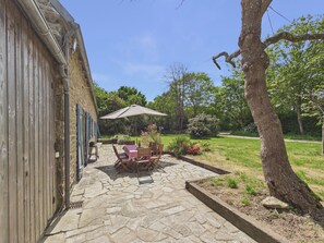 Outdoor dining - Charming house with garden for 8 (Plobannalec-Lesconil)