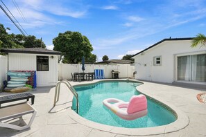 Pool - West Palm Beach 3BR Luxury Home Near Beach&Dining (West Palm Beach)