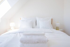 Iron/ironing board, travel cot, WiFi, bed sheets - Maisonette apartment by Schönbru (Vienna)
