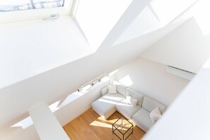TV - Maisonette apartment by Schönbru (Vienna)