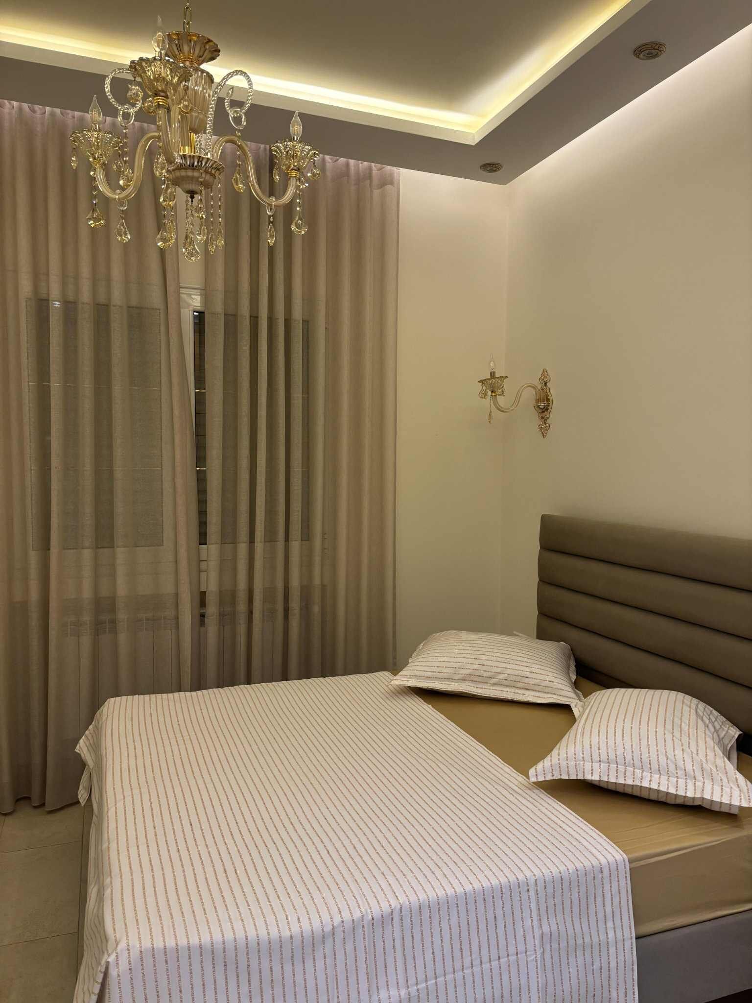 Tabla de planchar con plancha, wifi y ropa de cama 