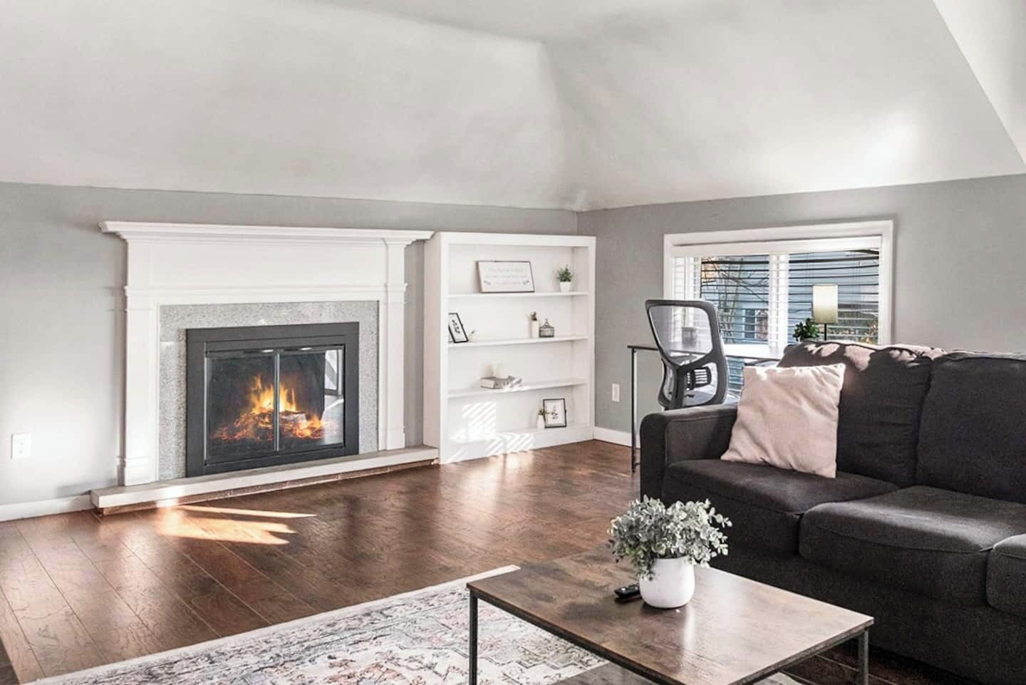 Workspace *fireplace not operable
- 616. 287. 2210