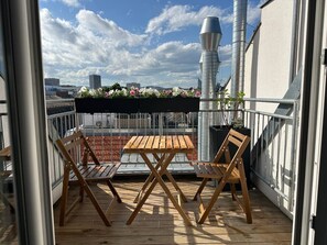 Outdoor dining - Prater Park small penthouse (Vienna)