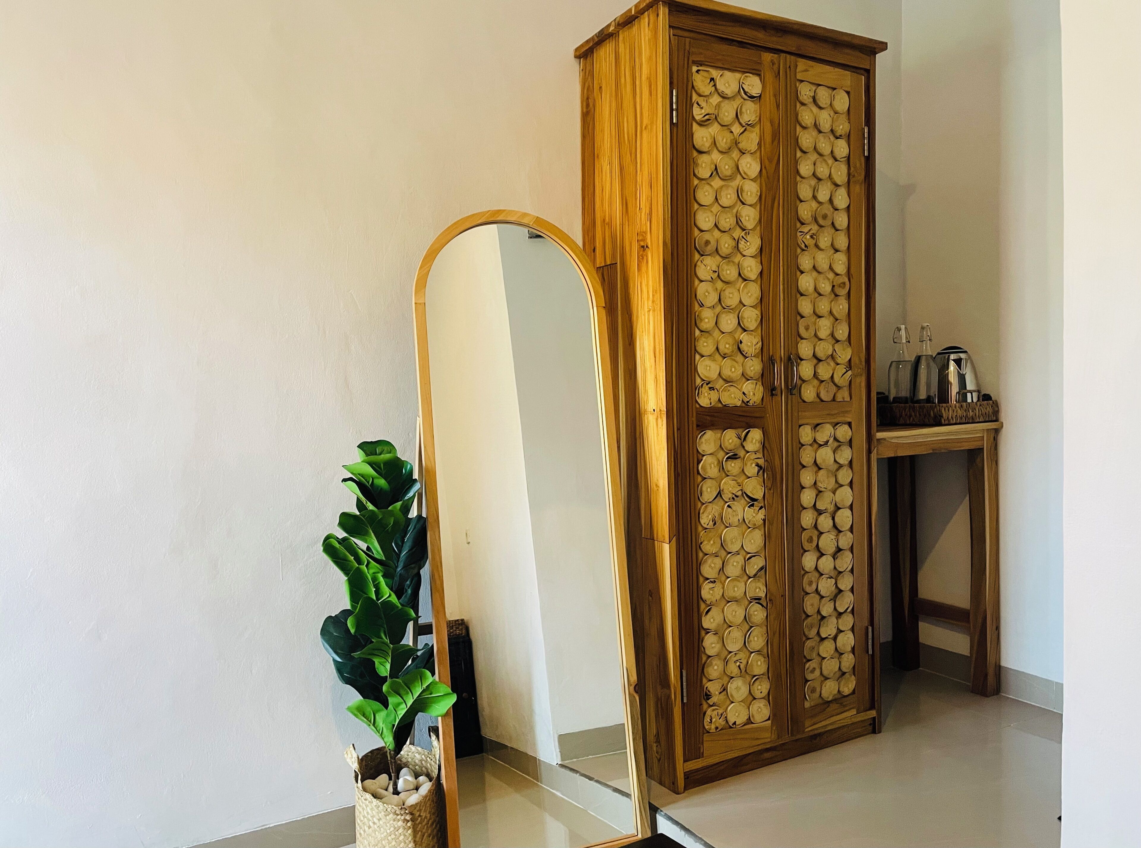 Kamar Double Superior | Meja kerja, ruang kerja ramah laptop, dan setrika/meja setrika