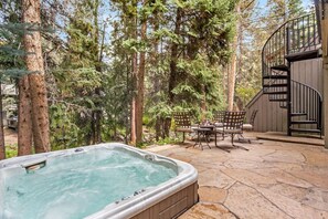 Outdoor spa tub - Creekside Retreat with Private Hot Tub (Vail)