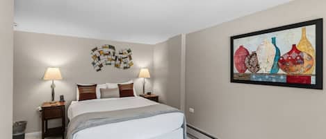 3 habitaciones, escritorio, tabla de planchar con plancha y wifi