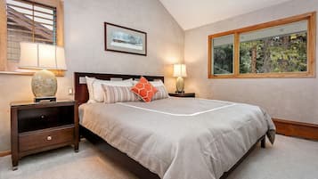 Desk, iron/ironing board, WiFi, bed sheets