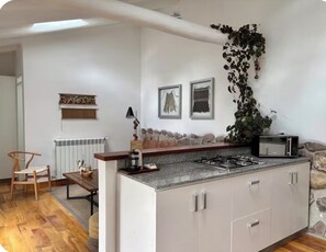 Private kitchen - Andean Hideaway - Private Garden, City Views, Washing/dryer machine (Cusco)