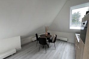 Dining - 1 bedroom accommodation in Julianadorp (Julianadorp)