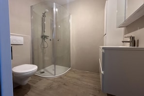 Bathroom - 1 bedroom accommodation in Julianadorp (Julianadorp)