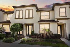 Exterior - Upstay Modern Home Near Disney with Pool (Kissimmee)