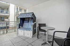 Outdoor dining - Pelikan Apartment for 4 Guests (45 m²) in Breege-Juliusruh Seaside Resort (Breege)