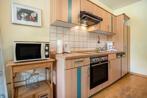 Private kitchen - Pelikan Apartment for 4 Guests (45 m²) in Breege-Juliusruh Seaside Resort (Breege)