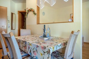 Dining - Pelikan Apartment for 4 Guests (45 m²) in Breege-Juliusruh Seaside Resort (Breege)