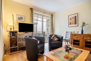 TV, stereo - Apartment Möwe for 4 Guests (40 m²) in Seaside Resort Breege-Juliusruh (Breege)
