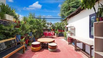 Rumah | Tempat makan outdoor
