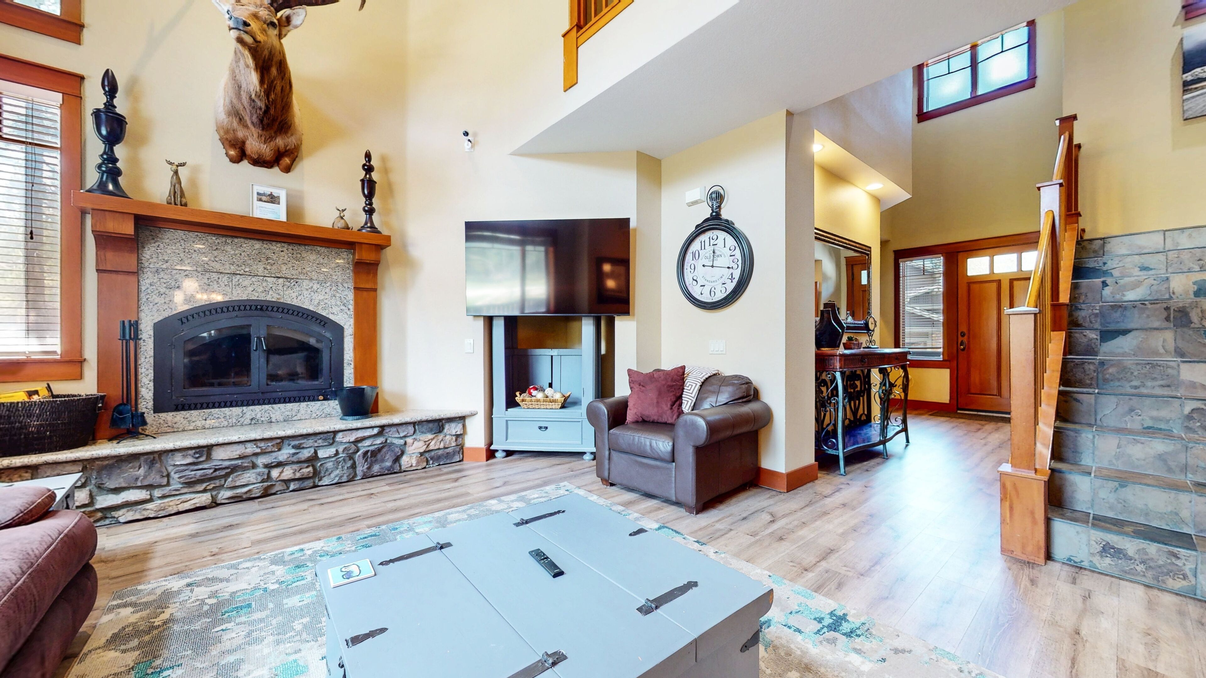 TV, fireplace, stereo