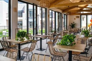 Outdoor dining - Luxurious Penthouse - View, Roof Terrace, 3BR/2BA (Benahavís)