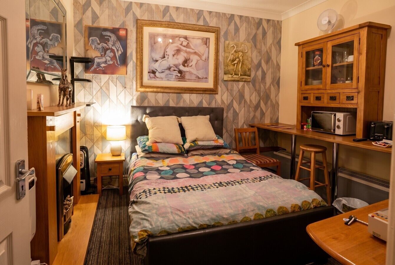 Iron/ironing board, WiFi, bed sheets