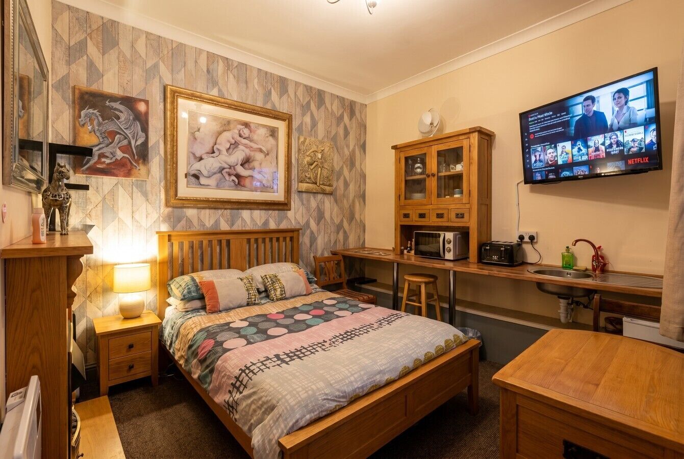 Iron/ironing board, WiFi, bed sheets