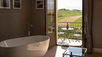 Double Room, 1 King Bed, Balcony, Vineyard View | Blackout drapes, soundproofing, free WiFi, wheelchair access