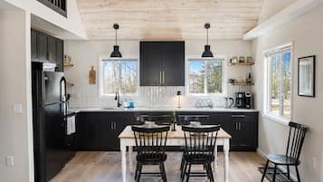 Coffee/tea maker, fridge, microwave, oven