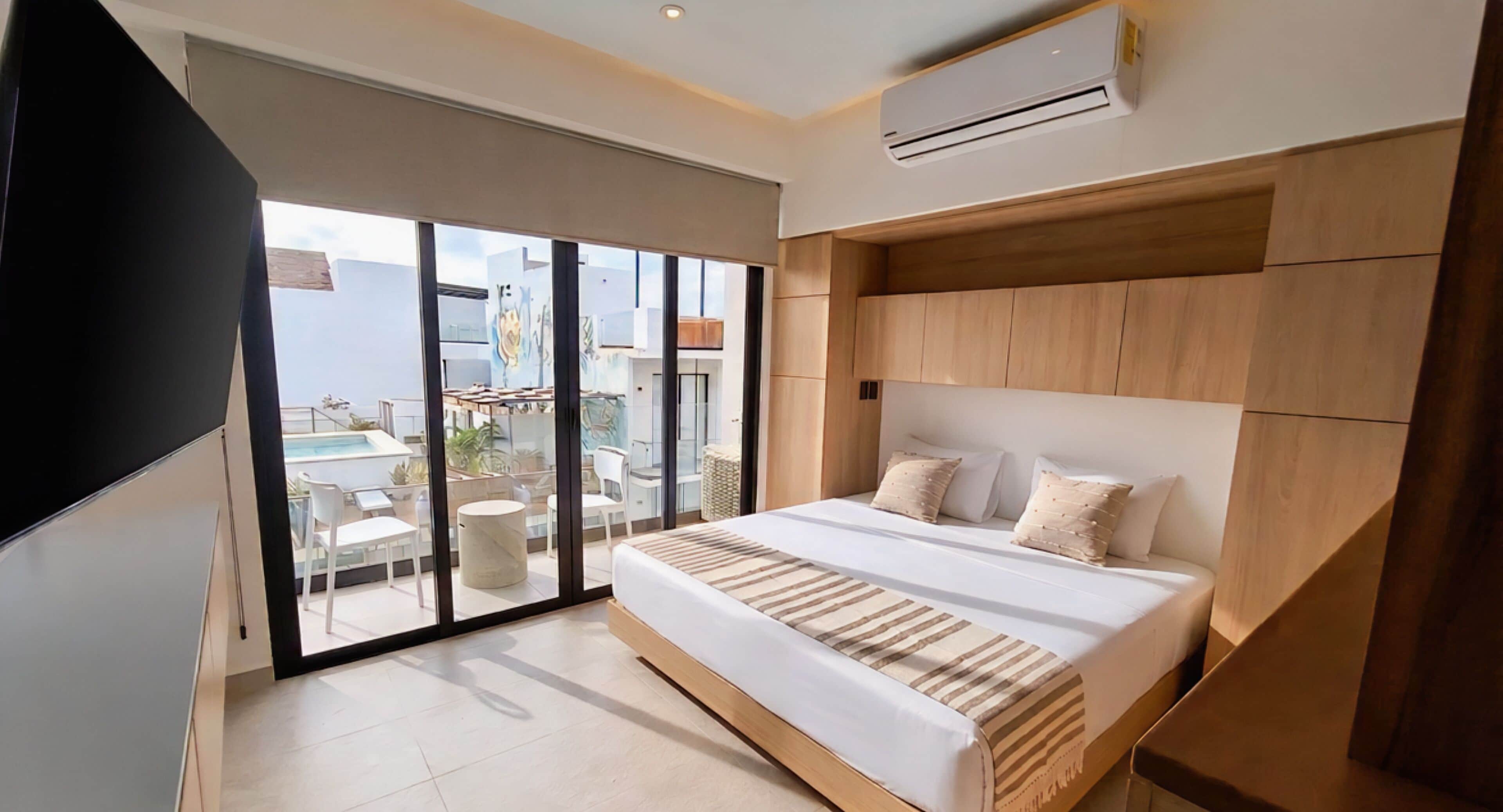 Monolocale Superior, balcone, vista città | Biancheria da letto di alta qualità, postazione laptop, Wi-Fi gratuito