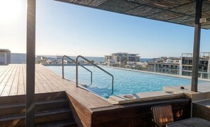 2 piscinas al aire libre (de 07:00 a 23:00), tumbonas