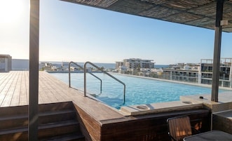 2 piscinas al aire libre (de 07:00 a 23:00), tumbonas
