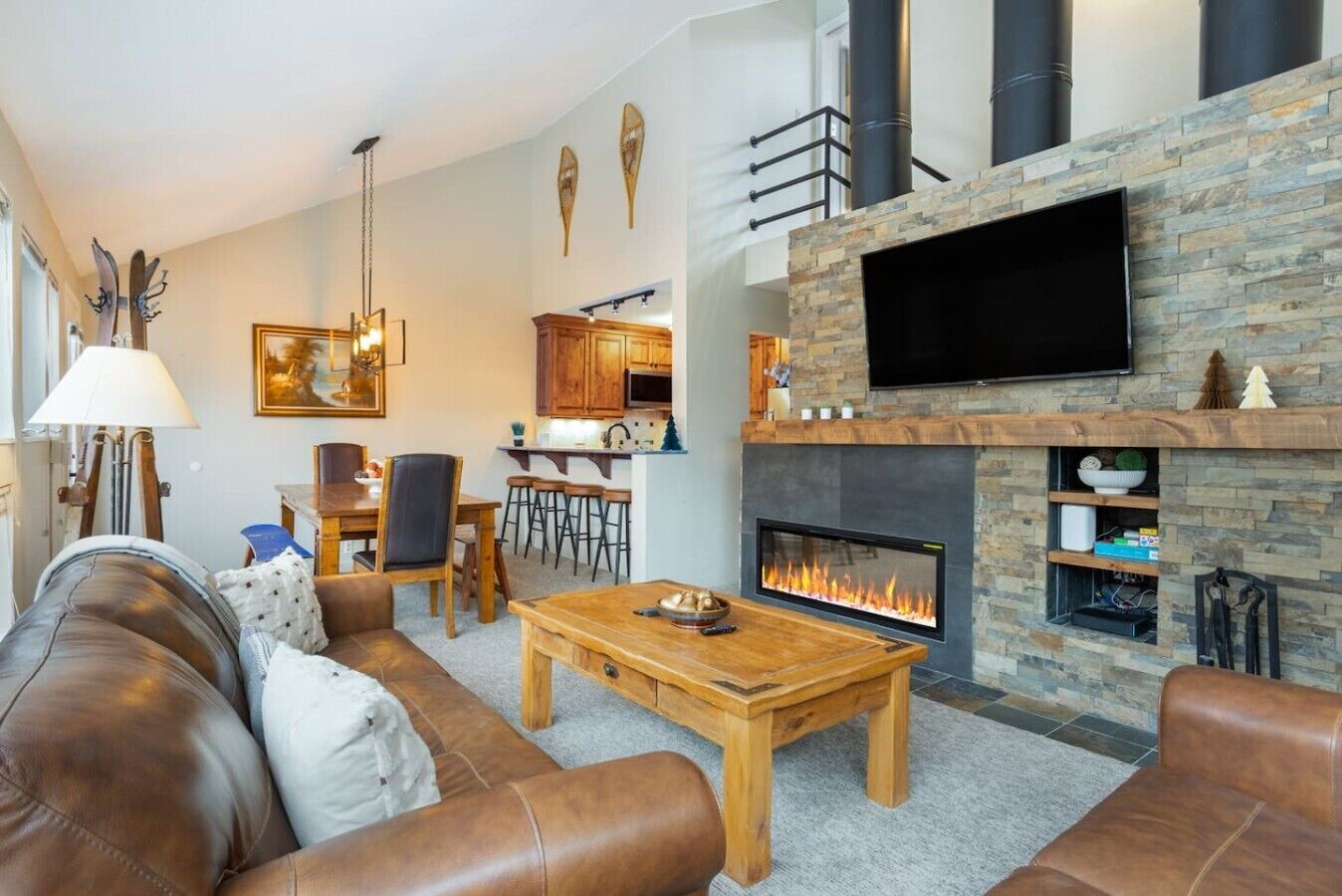 TV, fireplace