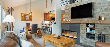 TV, fireplace