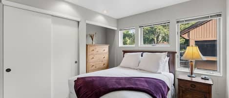 4 bedrooms, WiFi, bed sheets