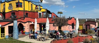 Hirn Winery & HUNDERTWASSER articles in the wine paradise