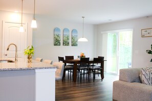 Dining - 3-bedroom house in serene Pooler with cool AC breeze (Pooler)