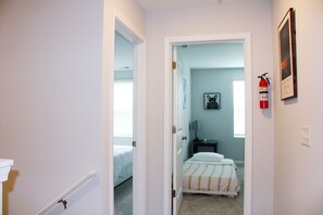 3 bedrooms, iron/ironing board, WiFi, bed sheets - 3-bedroom house in serene Pooler with cool AC breeze (Pooler)