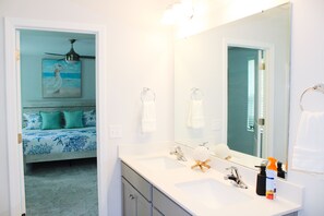 Hair dryer, towels, soap, toilet paper - 3-bedroom house in serene Pooler with cool AC breeze (Pooler)