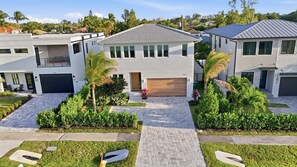 Exterior - The Flamingo Retreat - Resort Pool - Walk to Beach (Naples)