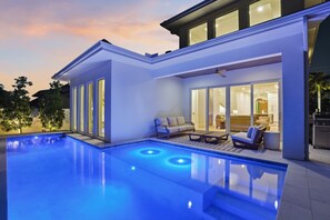 Pool - The Flamingo Retreat - Resort Pool - Walk to Beach (Naples)
