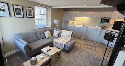 Waterfront Duplex | Right on the Harbour | 1BR