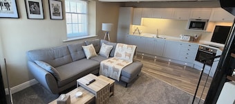 Waterfront Duplex | Right on the Harbour | 1BR