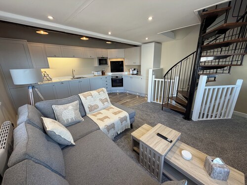 Waterfront Duplex | Right on the Harbour | 1BR