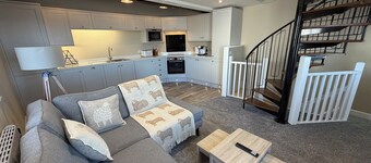 Waterfront Duplex | Right on the Harbour | 1BR